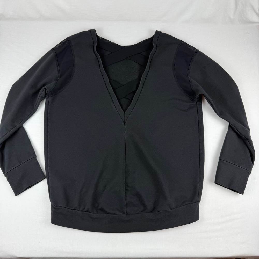 The North Face Women's Black Mesh Criss-cross Pullover Sweater, M‎